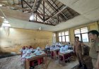 Mirisnya Kondisi Sekolah di Empat Lawang, Plafon Jebol hingga Lantai Rusak
