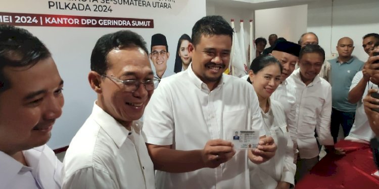 Bobby Nasution menunjukkan KTA Gerindra/RMOL