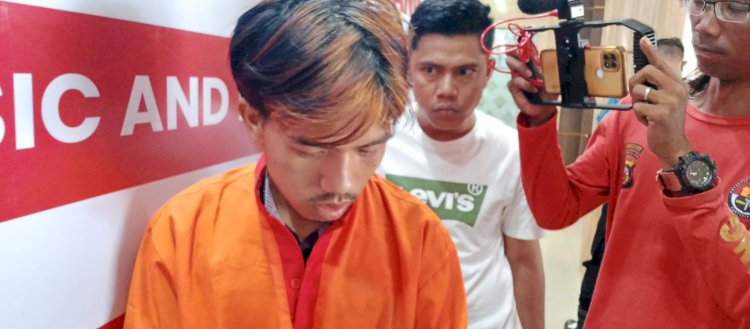 Ucok alias Sairi (20) pelaku penganiayaan Mahasiswa Unsri saat berada di Polrestabes Palembang. (Denny Pratama/RMOLSumsel.id)