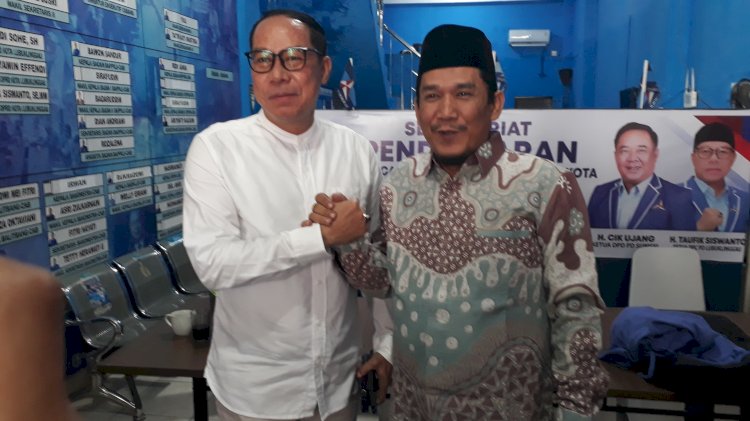 Hendri Almawijaya bersama pengurus Partai Demokrat Lubuklinggau. (ist/rmolsumsel.id) 