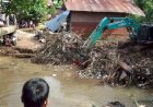 Pencarian Bocah Tenggelam Terkendala Tumpukan Sampah Banjir Bandang, Pemkot Turunkan Alat Berat