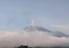 Gunung Semeru Erupsi, Keluarkan  Abu Vulkanik 800 Meter di Atas Puncak